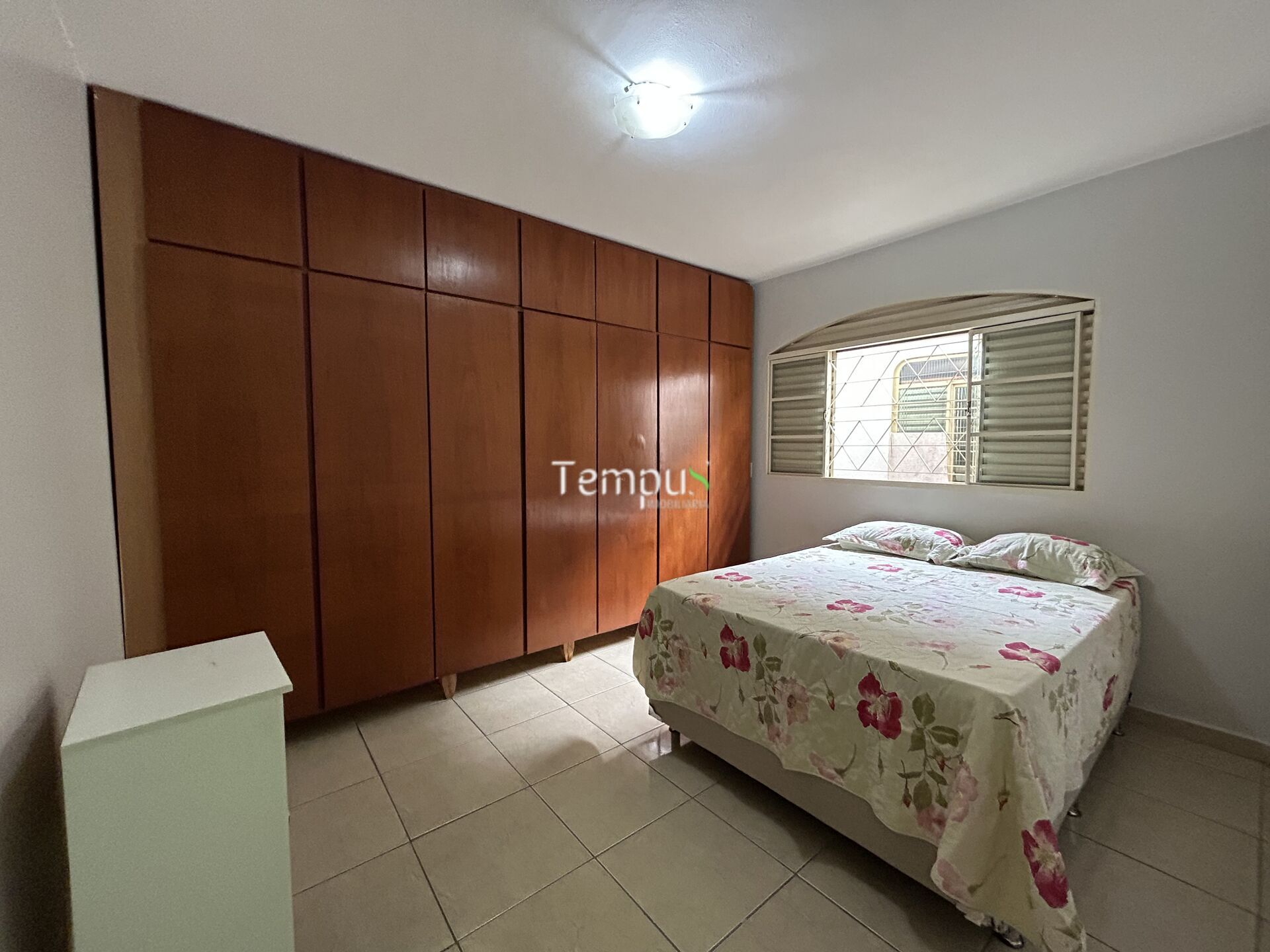 Casa à venda com 3 quartos, 191m² - Foto 2