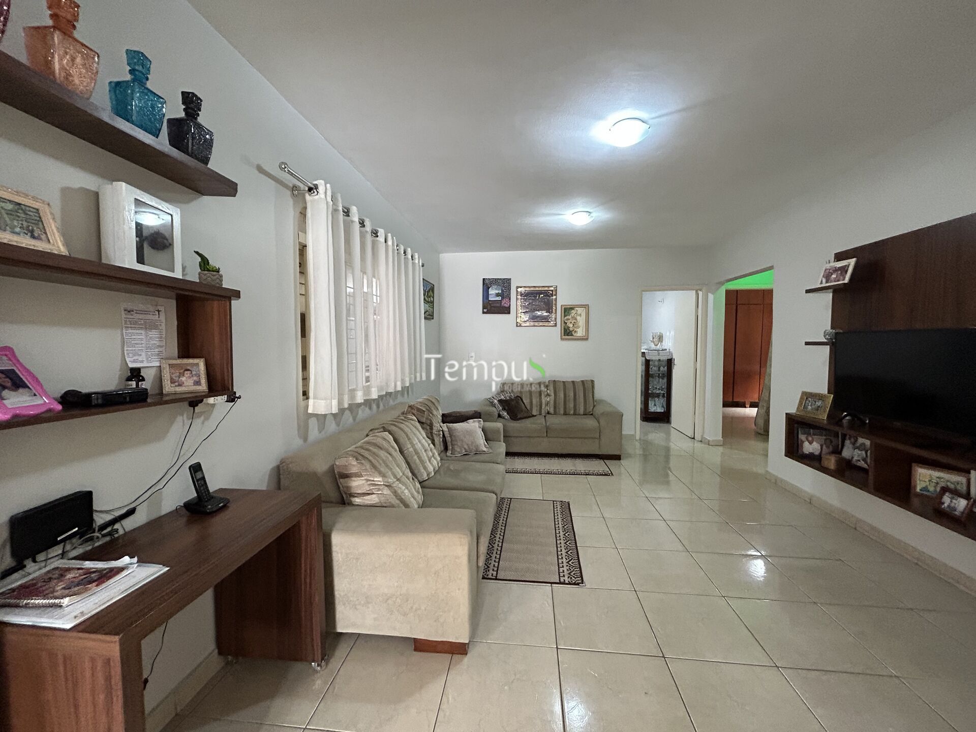 Casa à venda com 3 quartos, 191m² - Foto 1