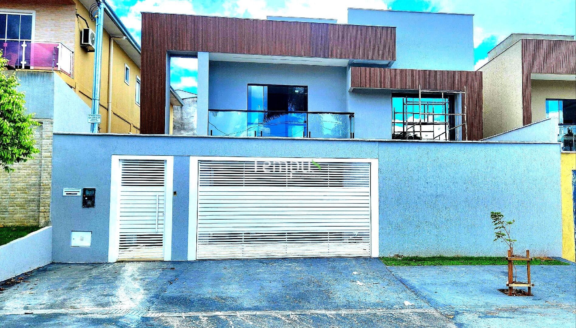 Sobrado à venda com 4 quartos, 230m² - Foto 1