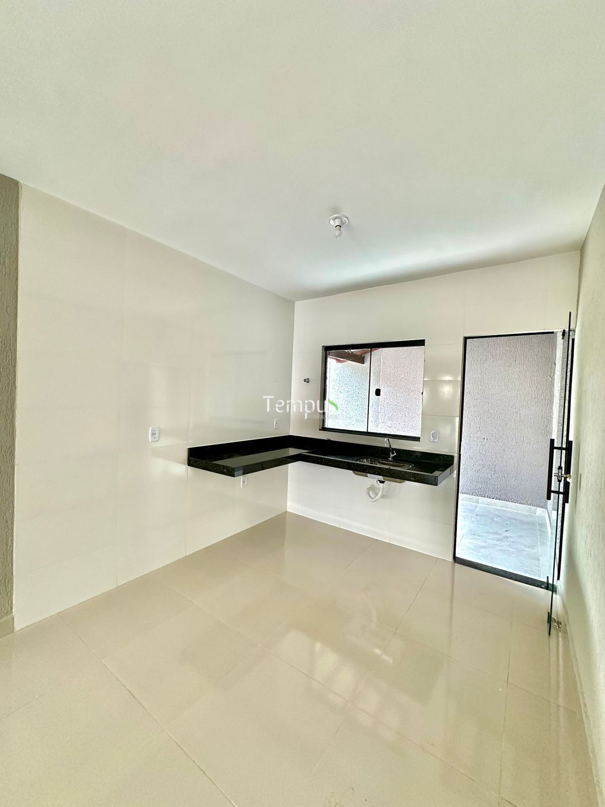 Casa à venda com 2 quartos, 72m² - Foto 3