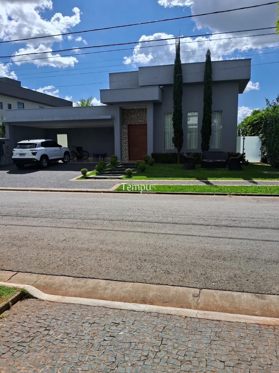 Casa de Condomínio à venda com 4 quartos, 256m² - Foto 1