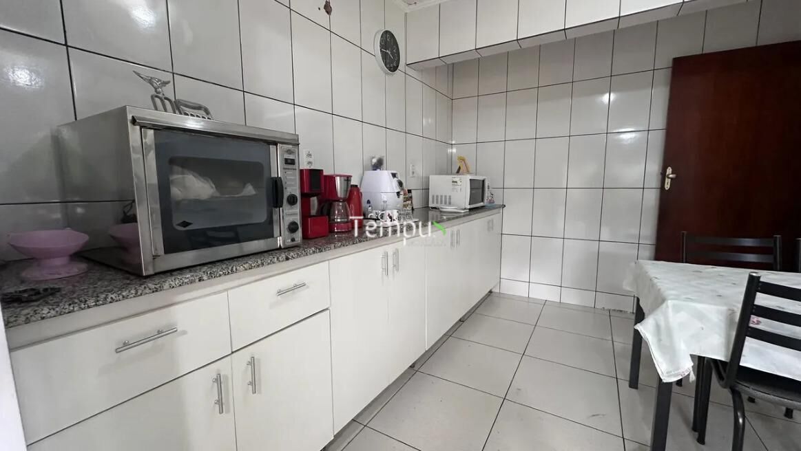 Casa à venda com 5 quartos, 248m² - Foto 16