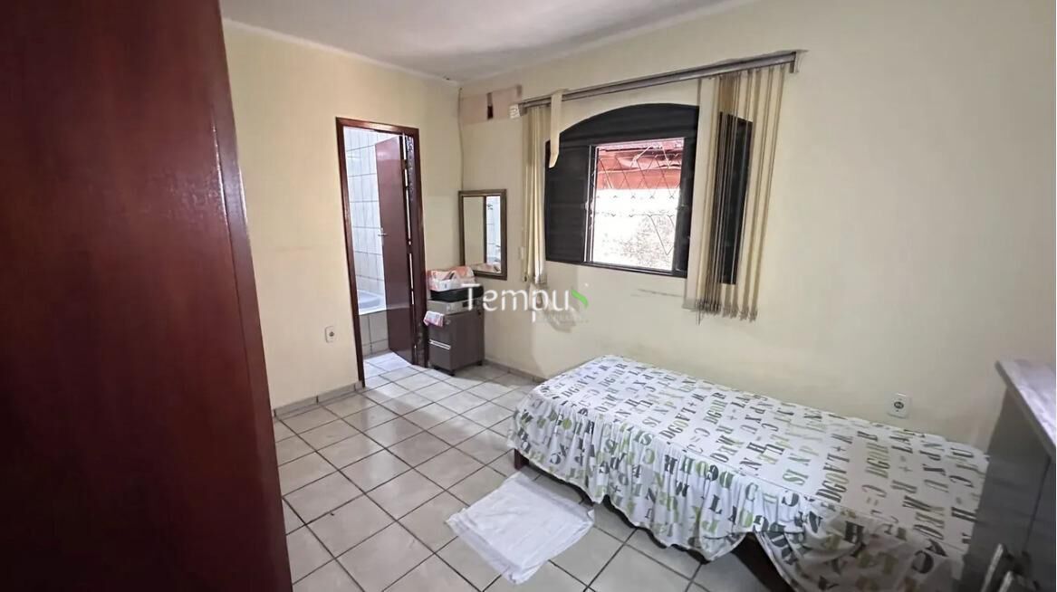 Casa à venda com 5 quartos, 248m² - Foto 7