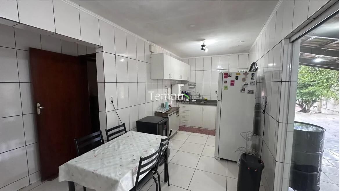 Casa à venda com 5 quartos, 248m² - Foto 3