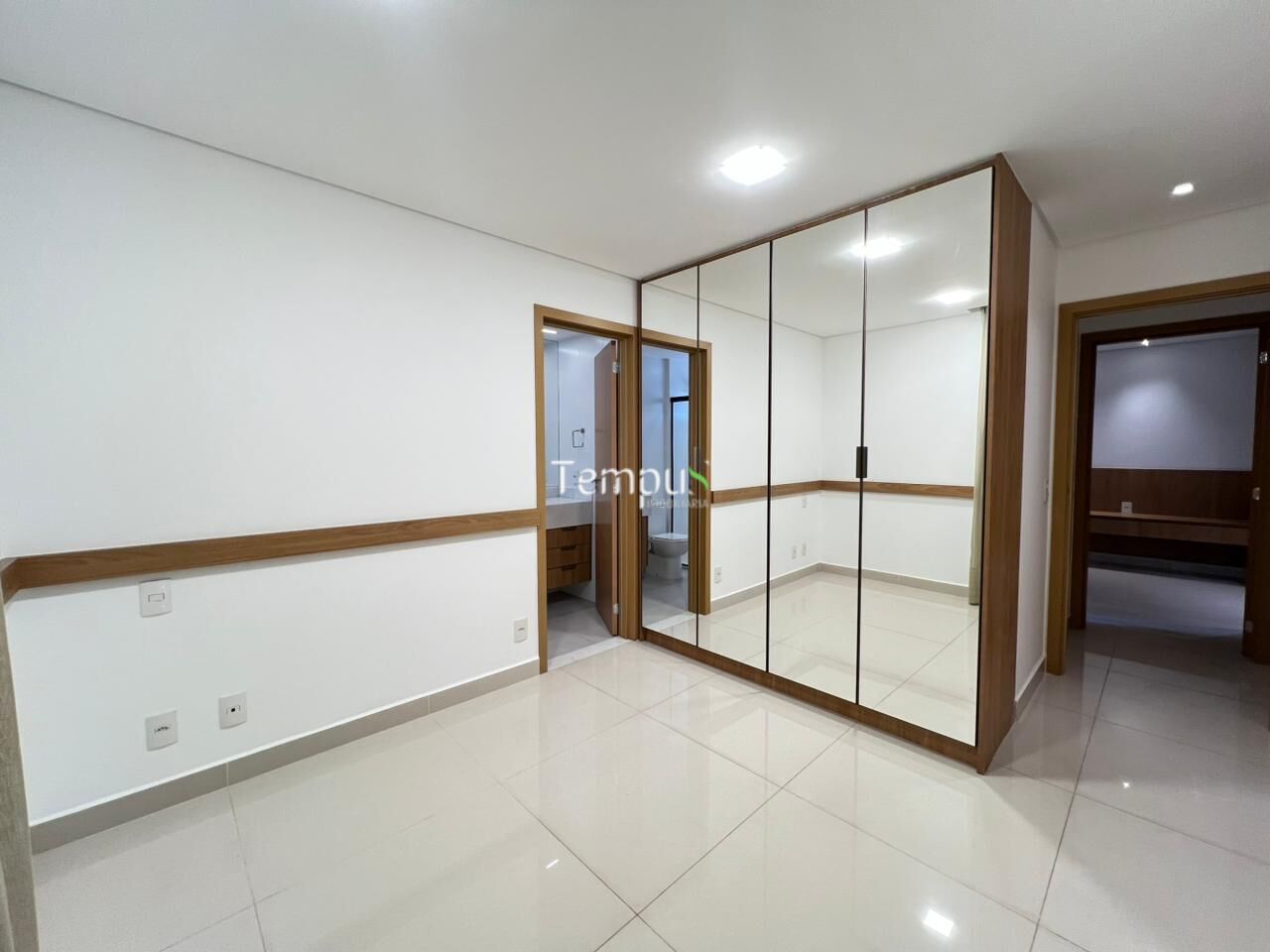 Apartamento à venda com 4 quartos, 221m² - Foto 3