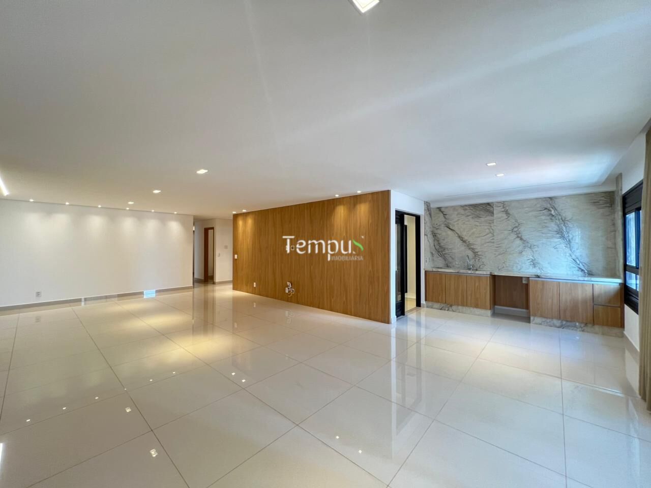 Apartamento à venda com 4 quartos, 221m² - Foto 5