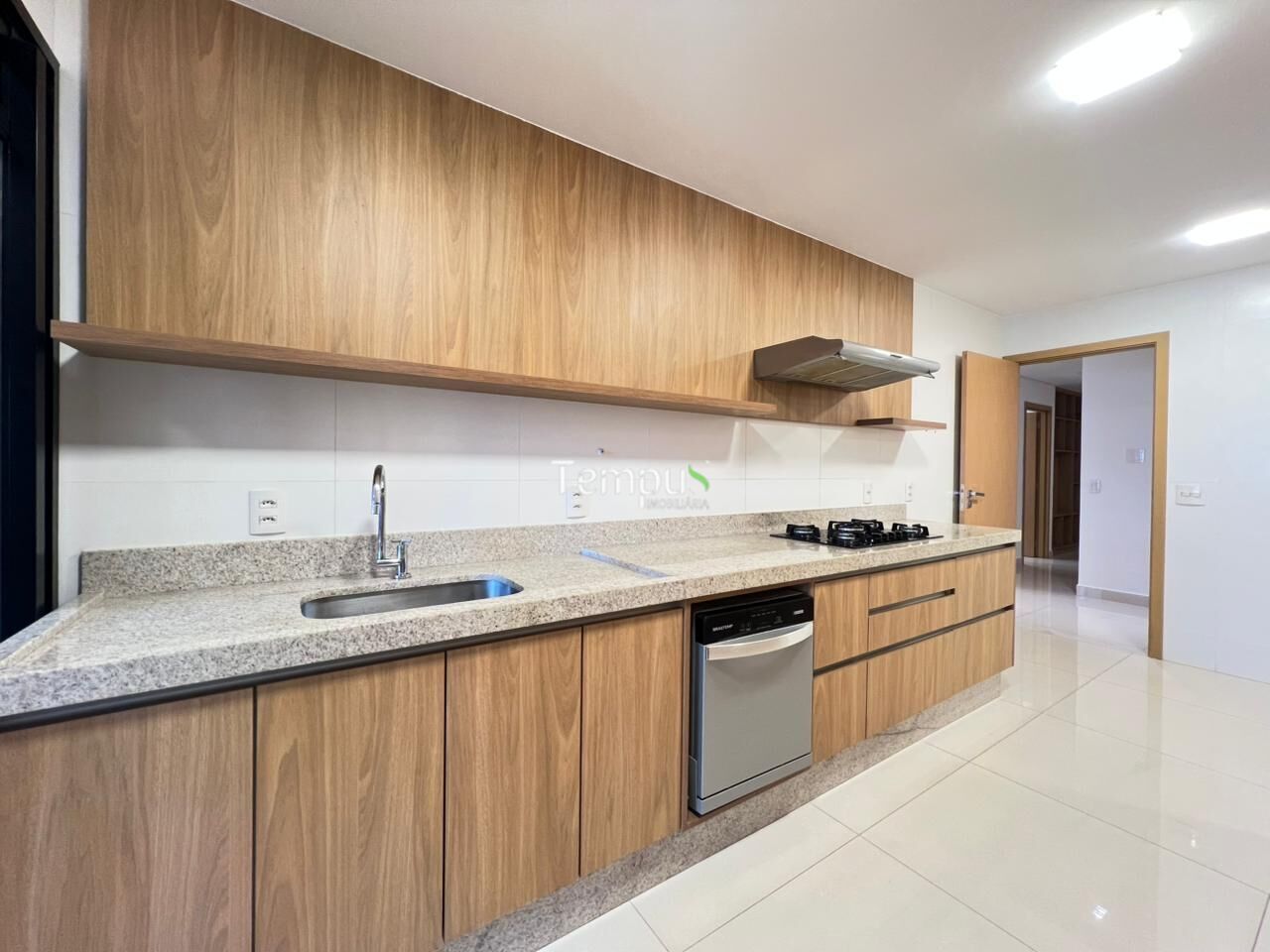 Apartamento à venda com 4 quartos, 221m² - Foto 1