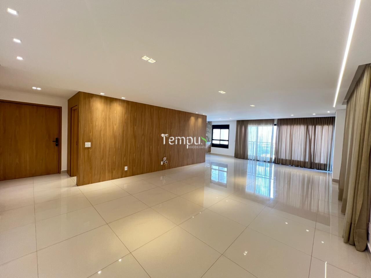 Apartamento à venda com 4 quartos, 221m² - Foto 4