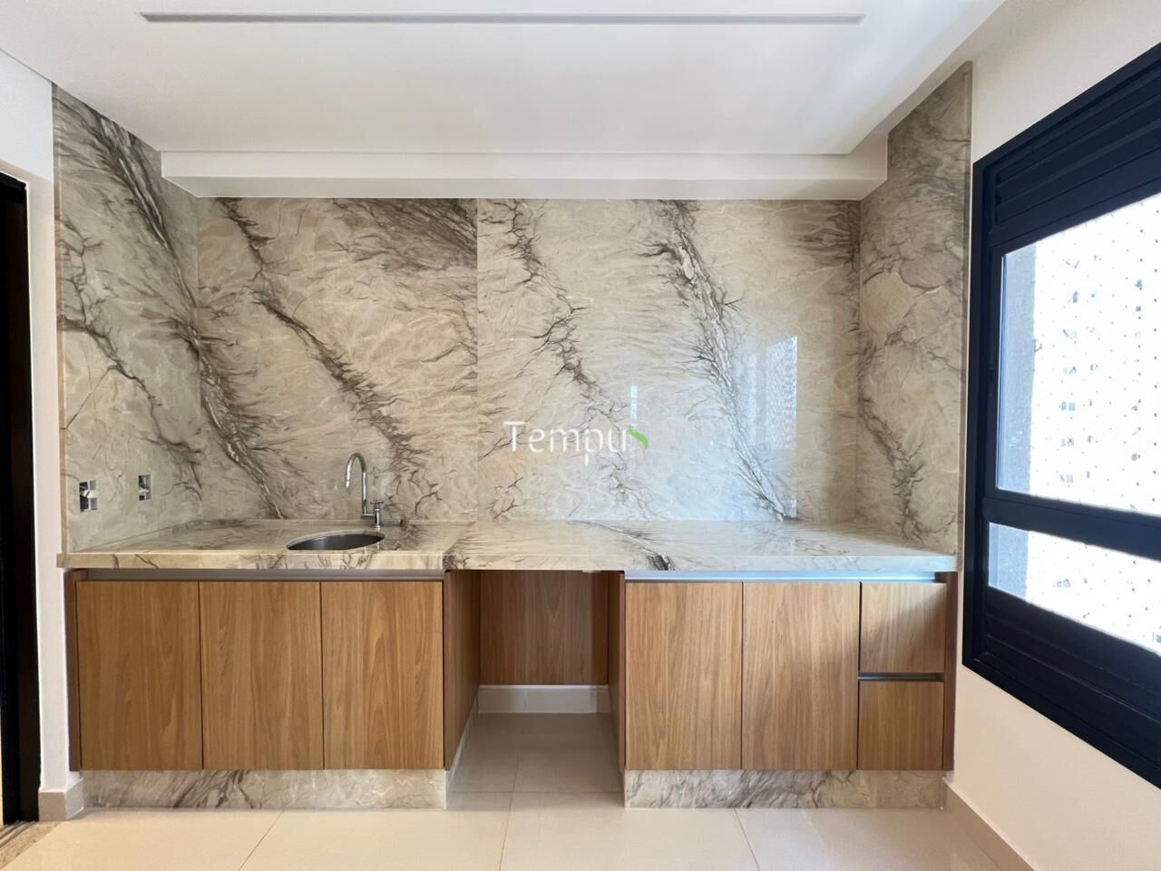 Apartamento à venda com 4 quartos, 221m² - Foto 2