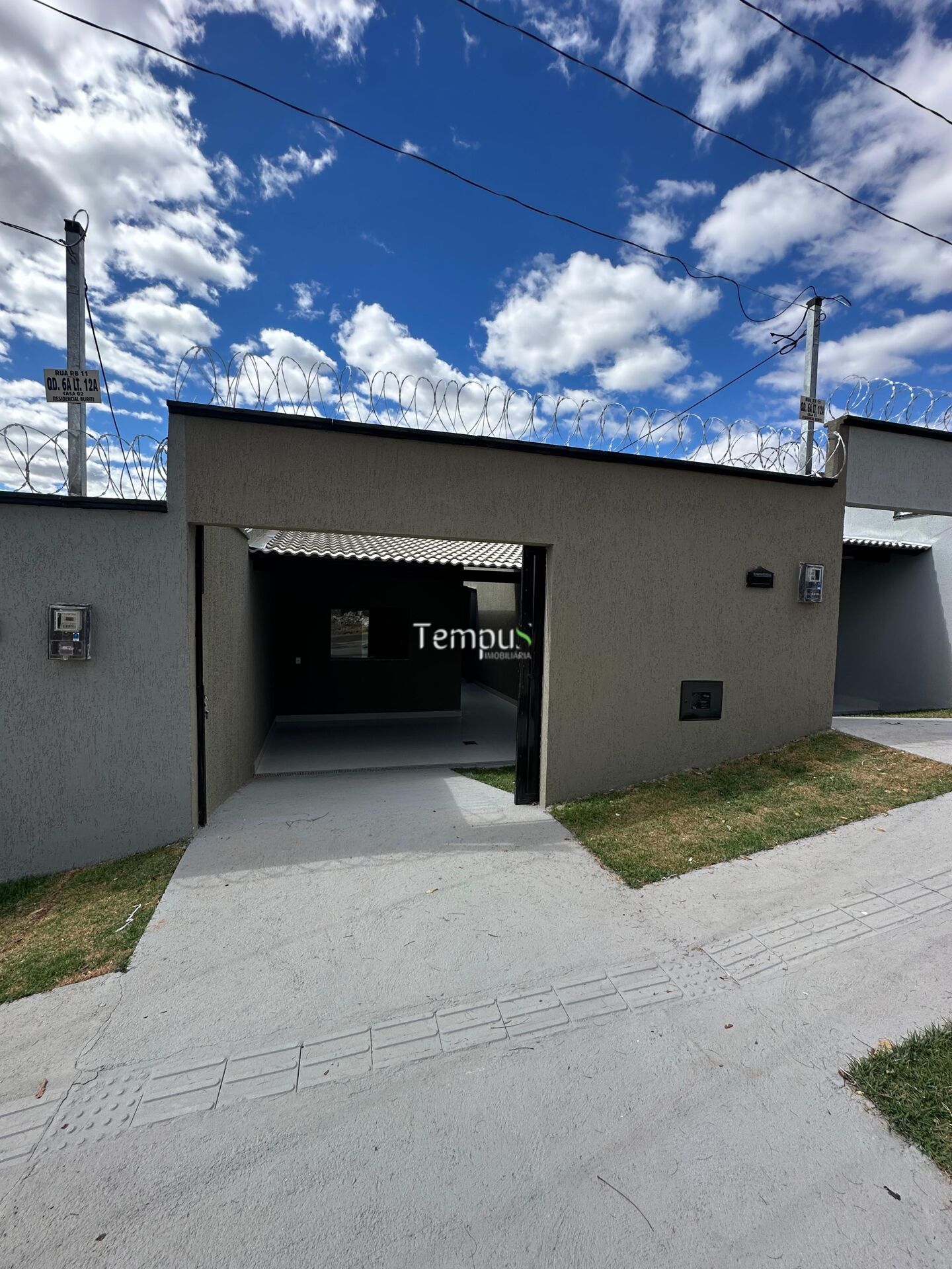Casa à venda com 3 quartos, 106m² - Foto 1