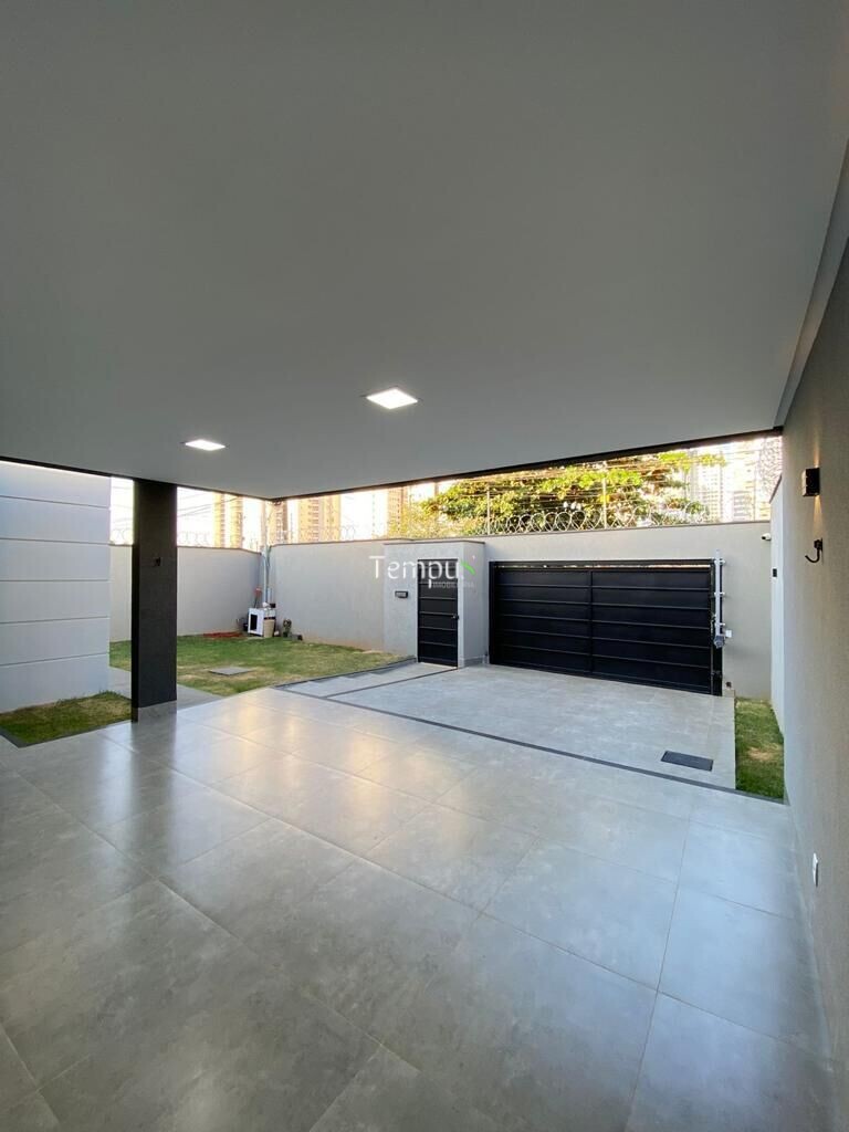 Casa à venda com 4 quartos, 251m² - Foto 2