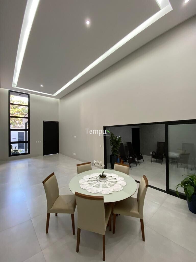 Casa à venda com 4 quartos, 251m² - Foto 4