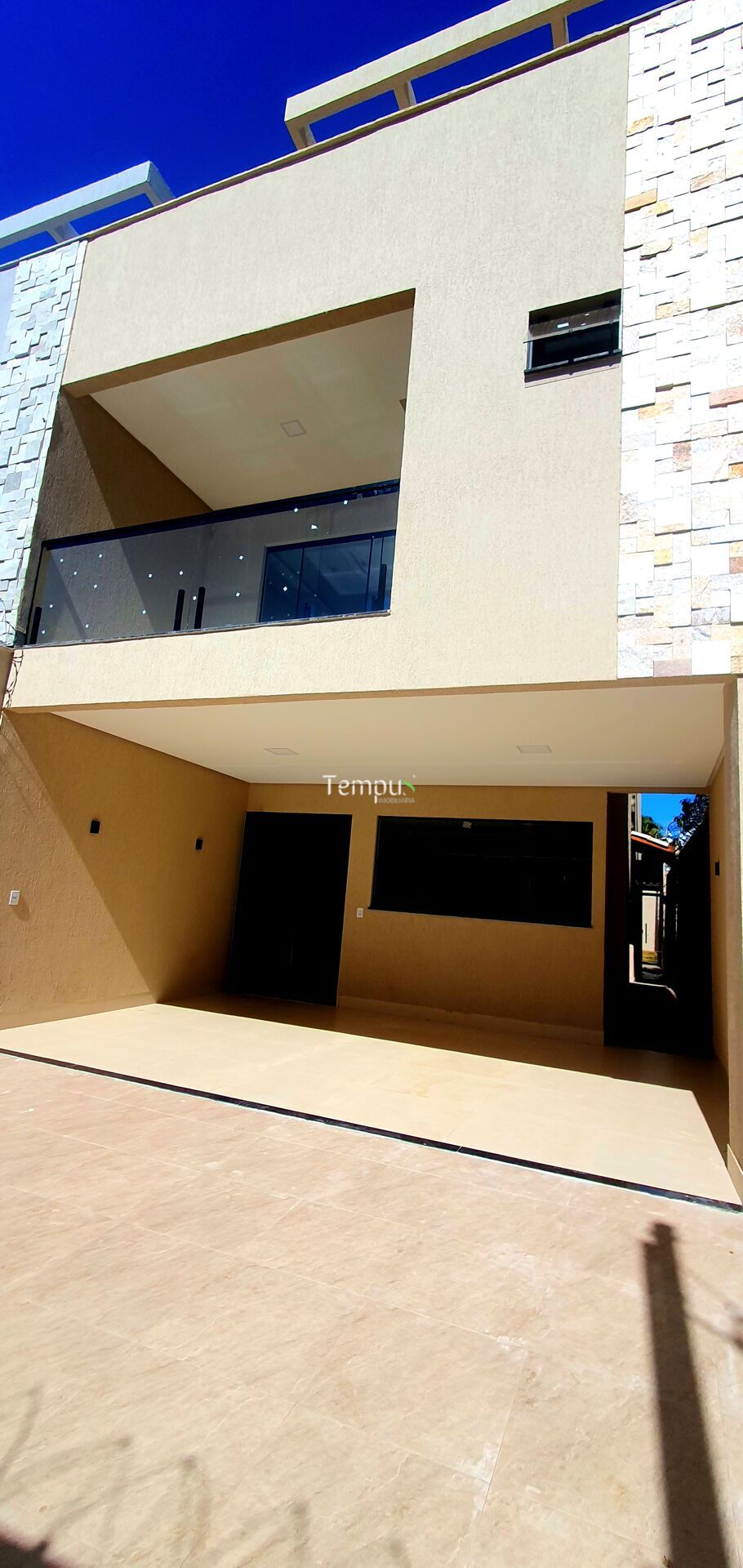 Sobrado à venda com 4 quartos, 215m² - Foto 1