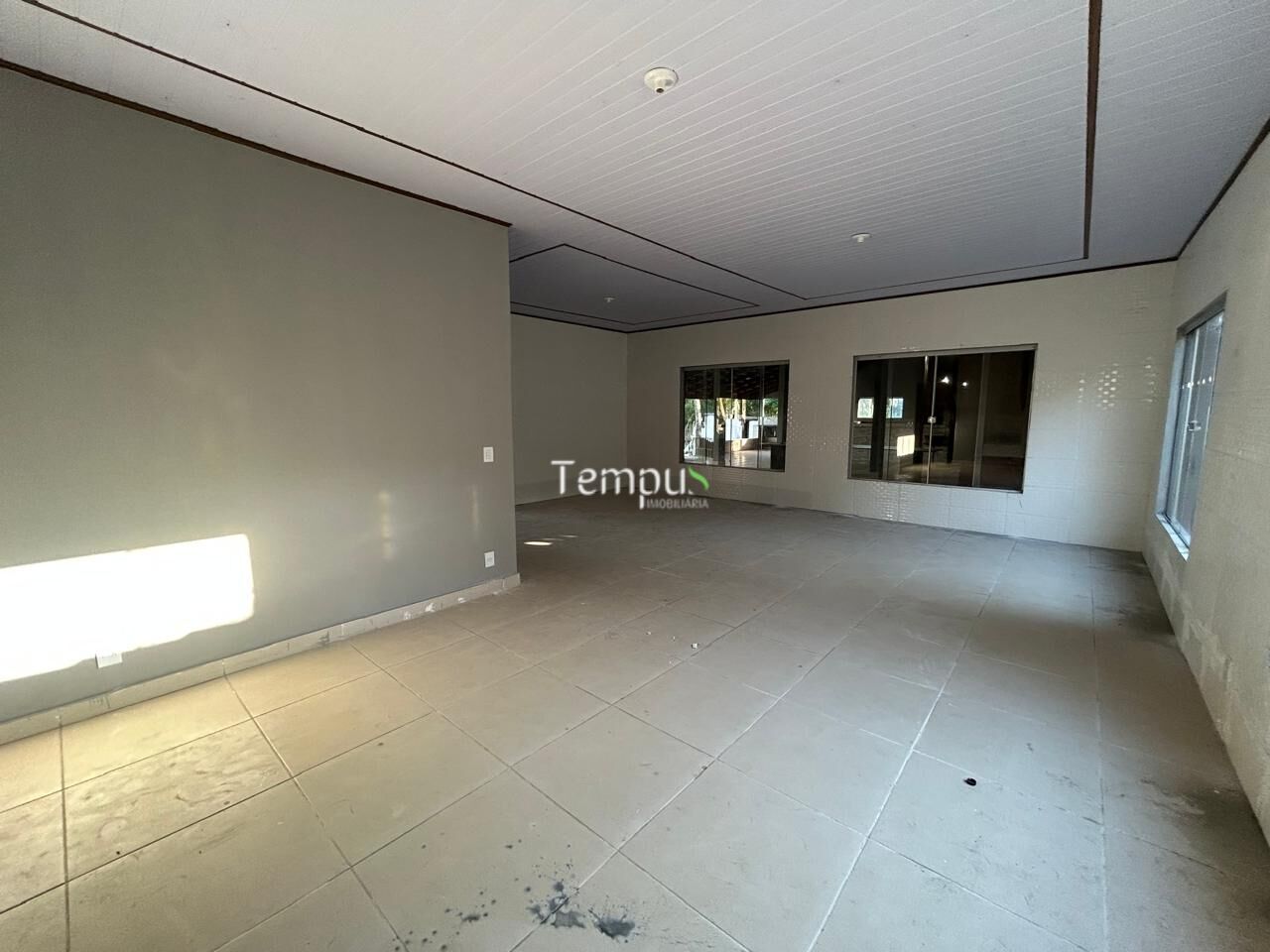 Chácara à venda com 5 quartos, 2500m² - Foto 2