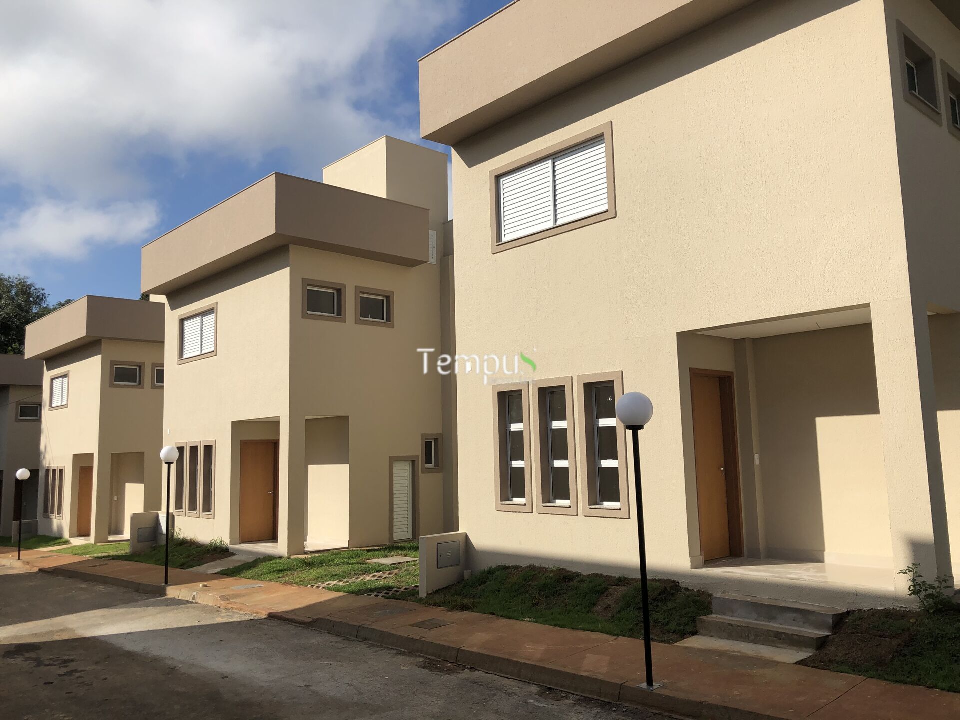 Casa à venda com 3 quartos, 154m² - Foto 2