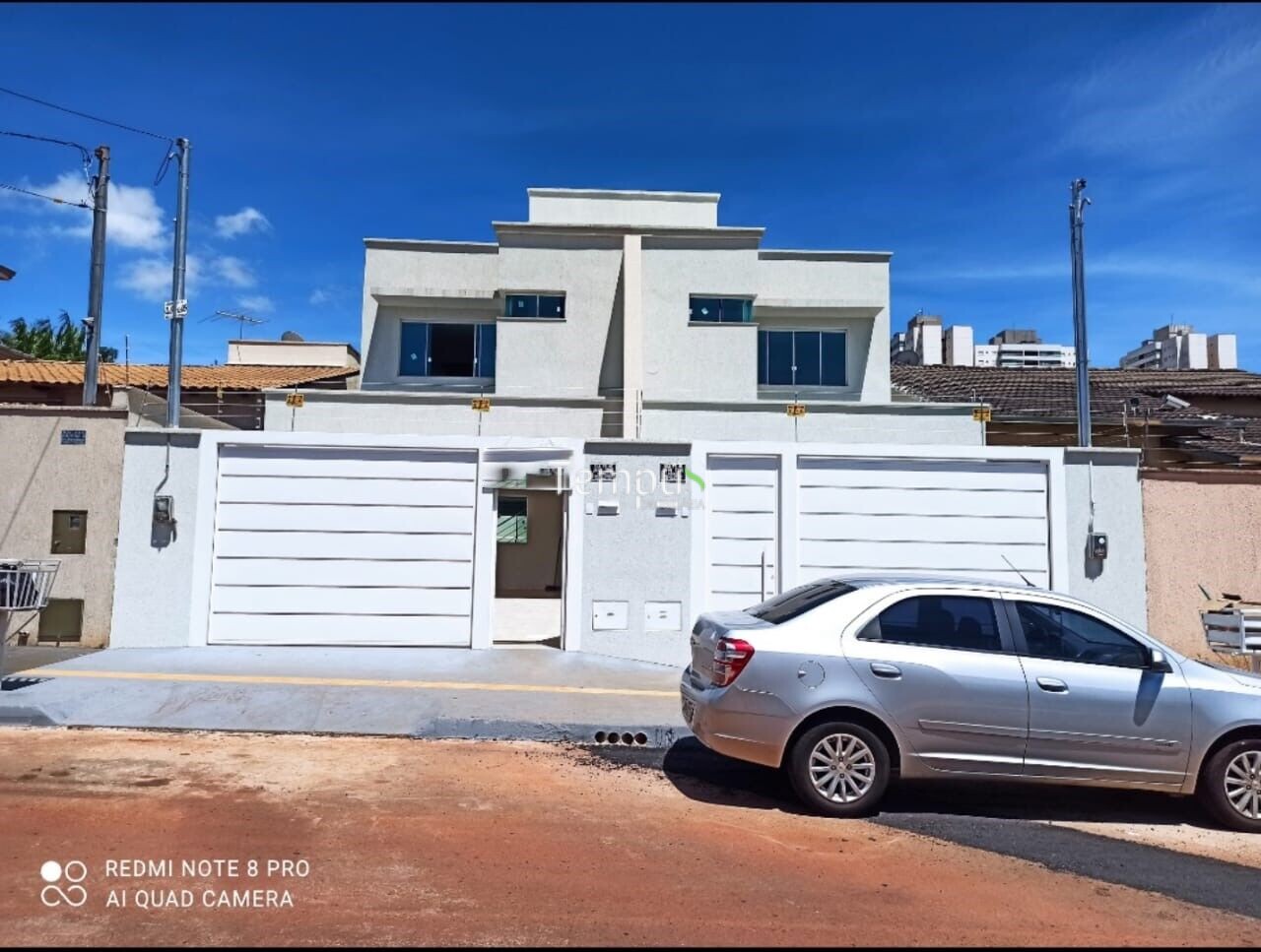 Sobrado à venda com 3 quartos, 180m² - Foto 1