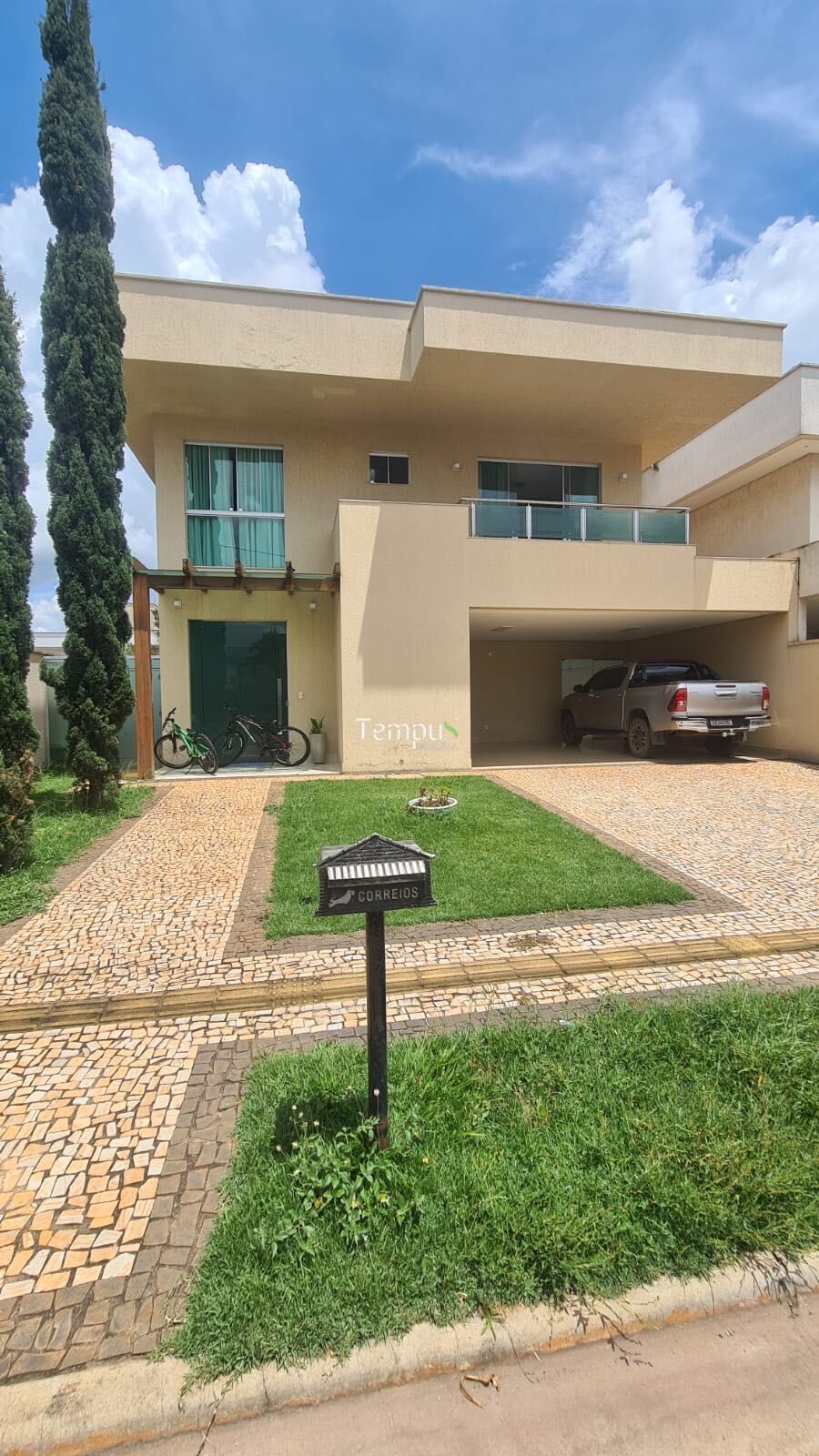 Sobrado à venda com 4 quartos, 284m² - Foto 1
