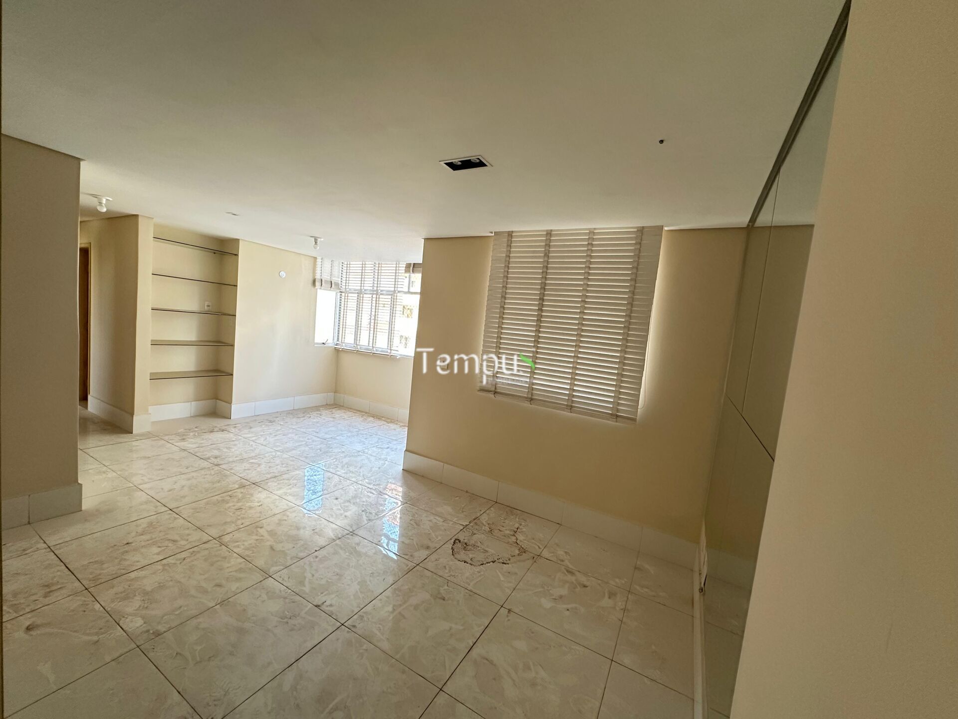 Apartamento à venda com 2 quartos, 71m² - Foto 3