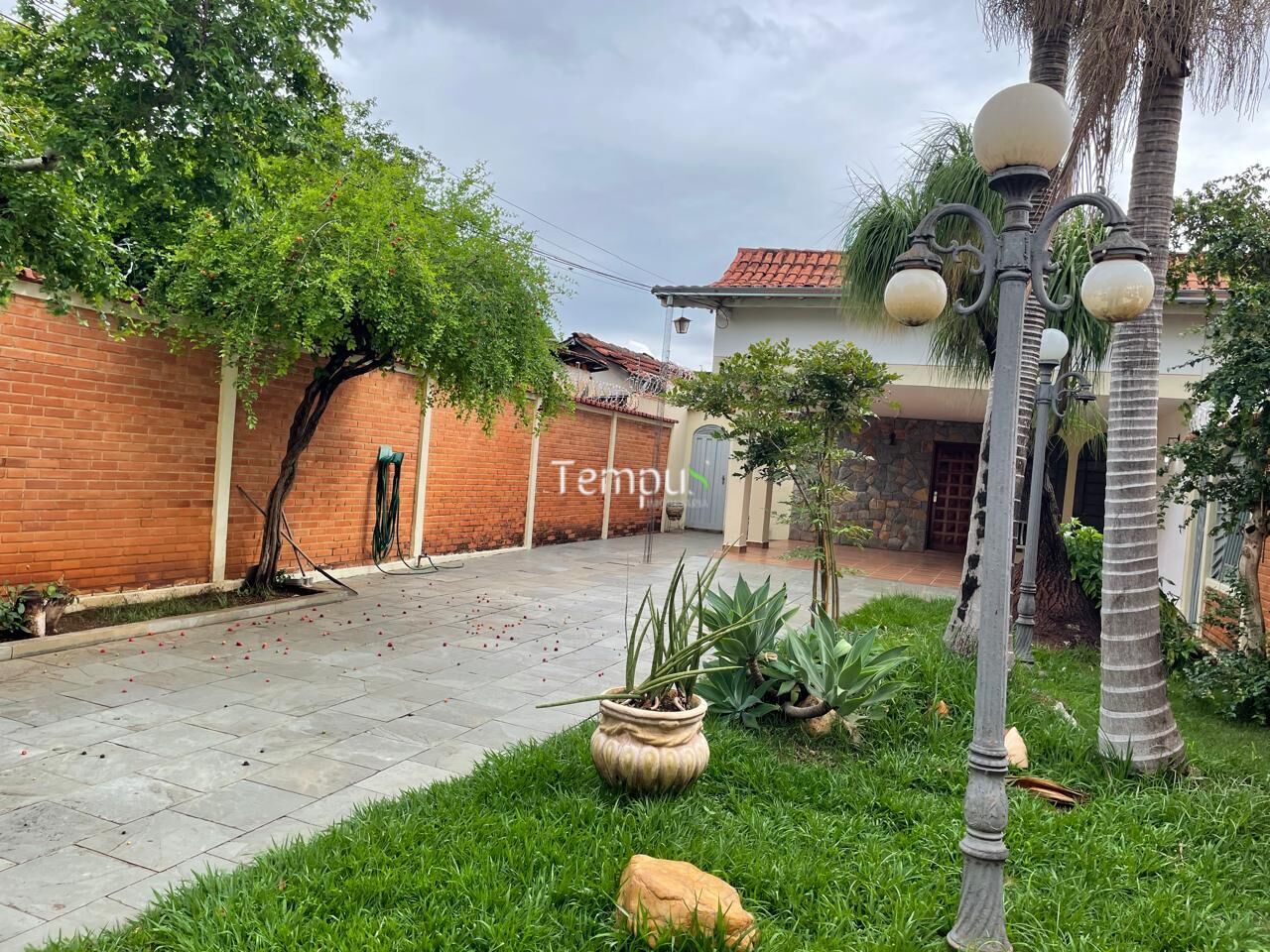 Casa à venda com 3 quartos, 132m² - Foto 1
