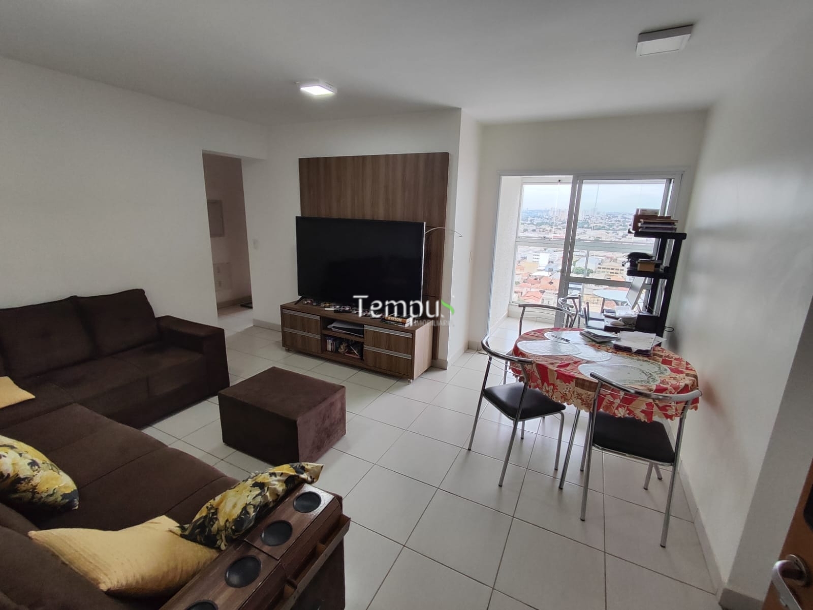 Apartamento à venda com 2 quartos, 68m² - Foto 2