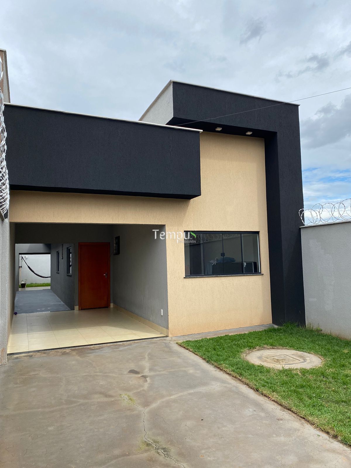 Casa à venda com 2 quartos, 105m² - Foto 1