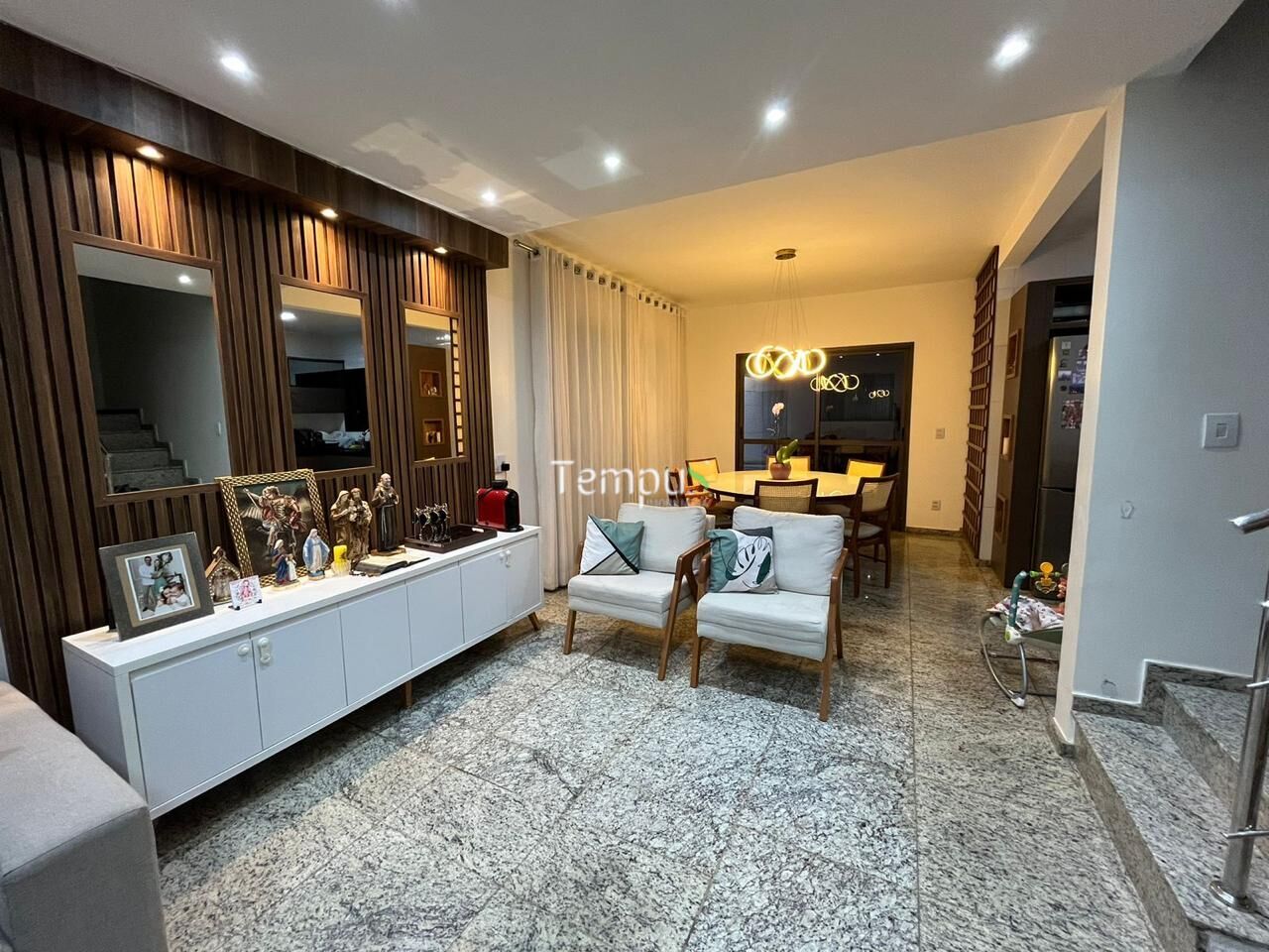 Sobrado à venda com 3 quartos, 200m² - Foto 1