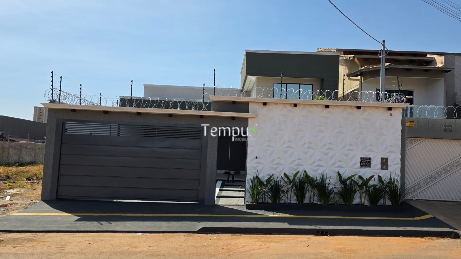 Casa à venda com 3 quartos, 200m² - Foto 1