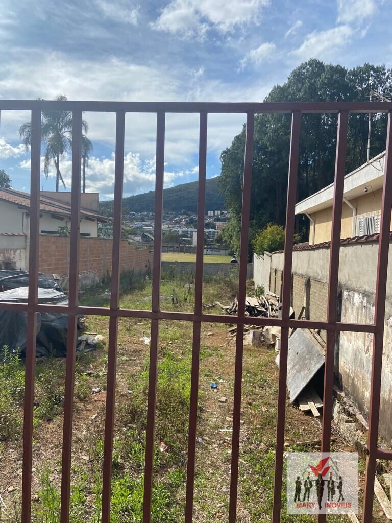Terreno à venda no bairro Jardim Country Club - Poços de Caldas/MG