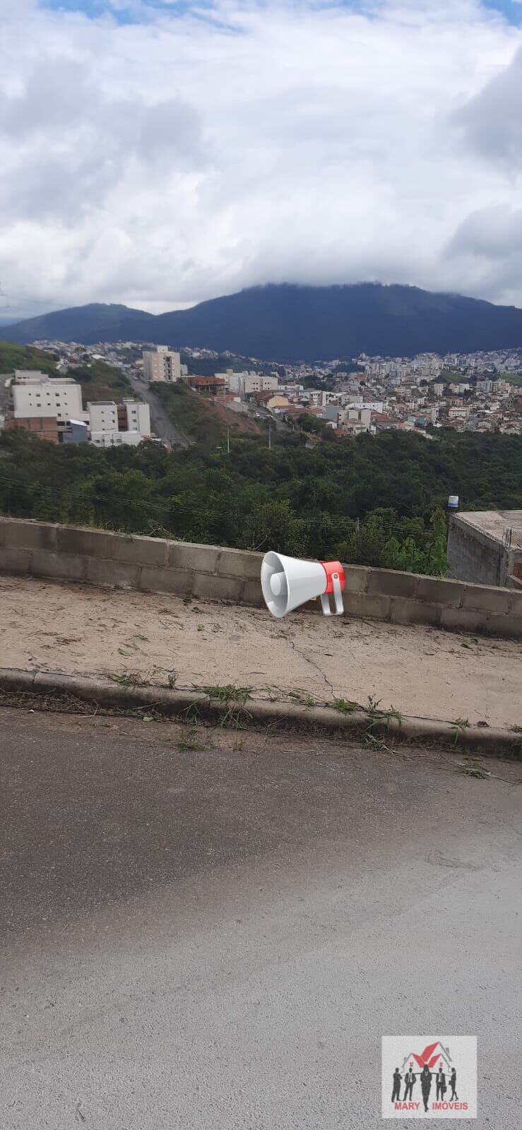 Terreno à venda no bairro Jardim Bandeirantes - Poços de Caldas/MG