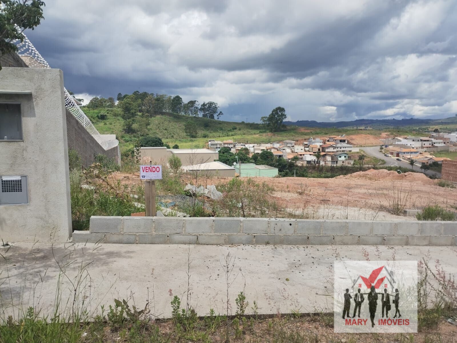 Terreno à venda no bairro Residencial Tiradentes - Poços de Caldas/MG