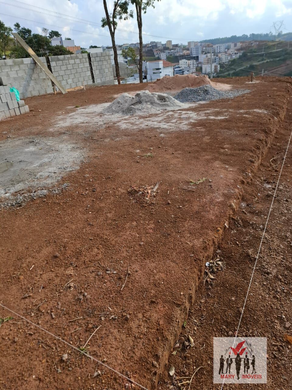 Terreno à venda no bairro Jardim Bandeirantes - Poços de Caldas/MG