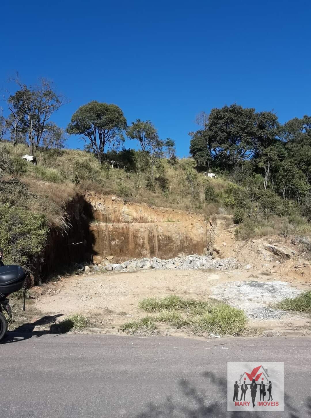 Terreno à venda no bairro Jardim Bandeirantes - Poços de Caldas/MG