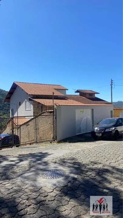 Sobrado à venda no bairro Estância São José - Poços de Caldas/MG