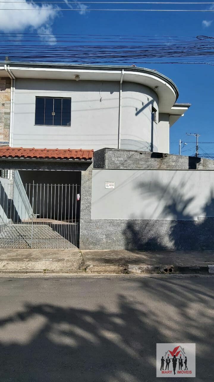 Casa à venda no bairro Jardim das Acácias - Poços de Caldas/MG