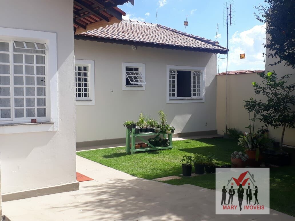 Casa à venda no bairro Jardim das Azaléias - Poços de Caldas/MG