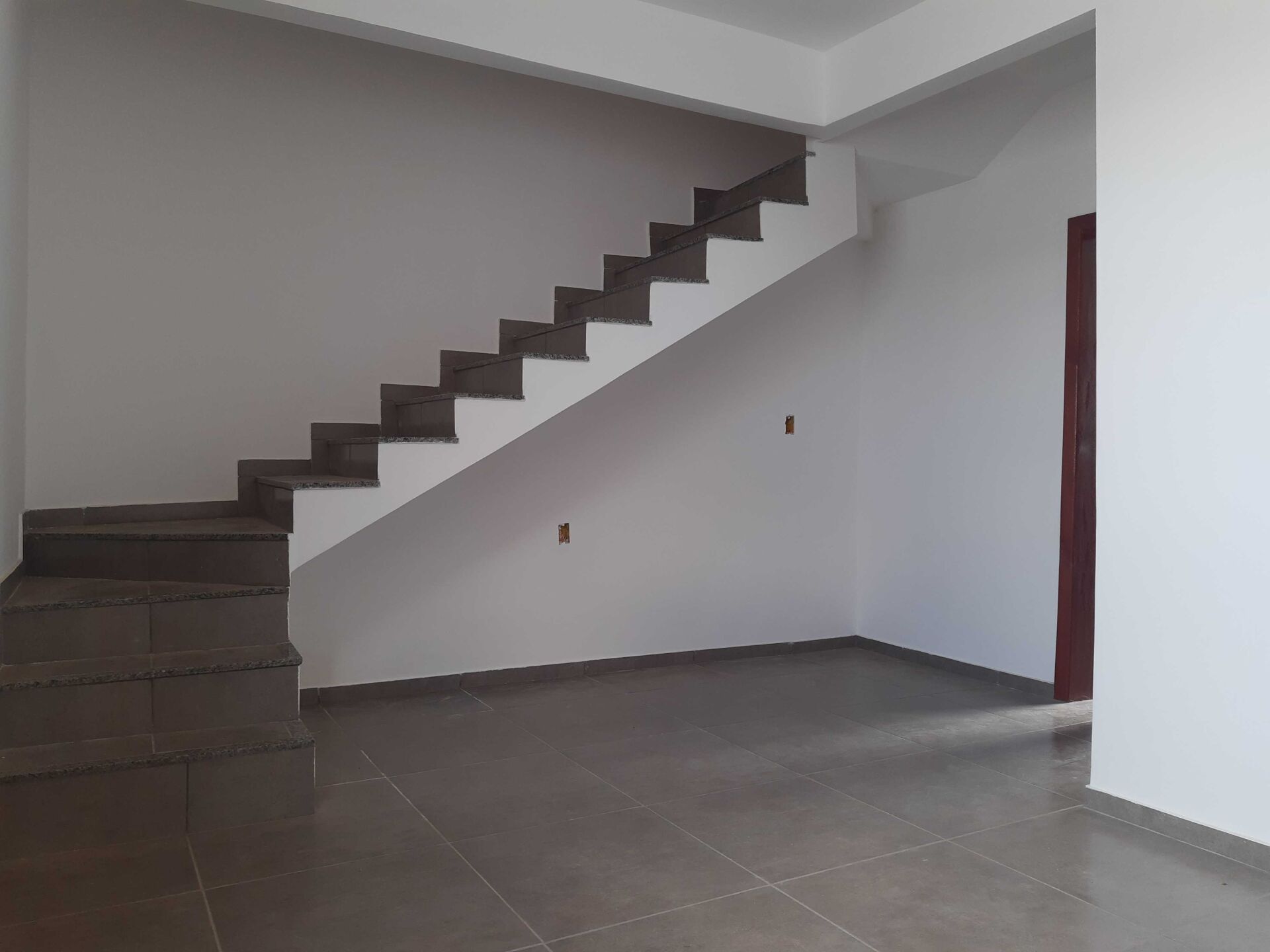 Casa à venda com 2 quartos, 89m² - Foto 2