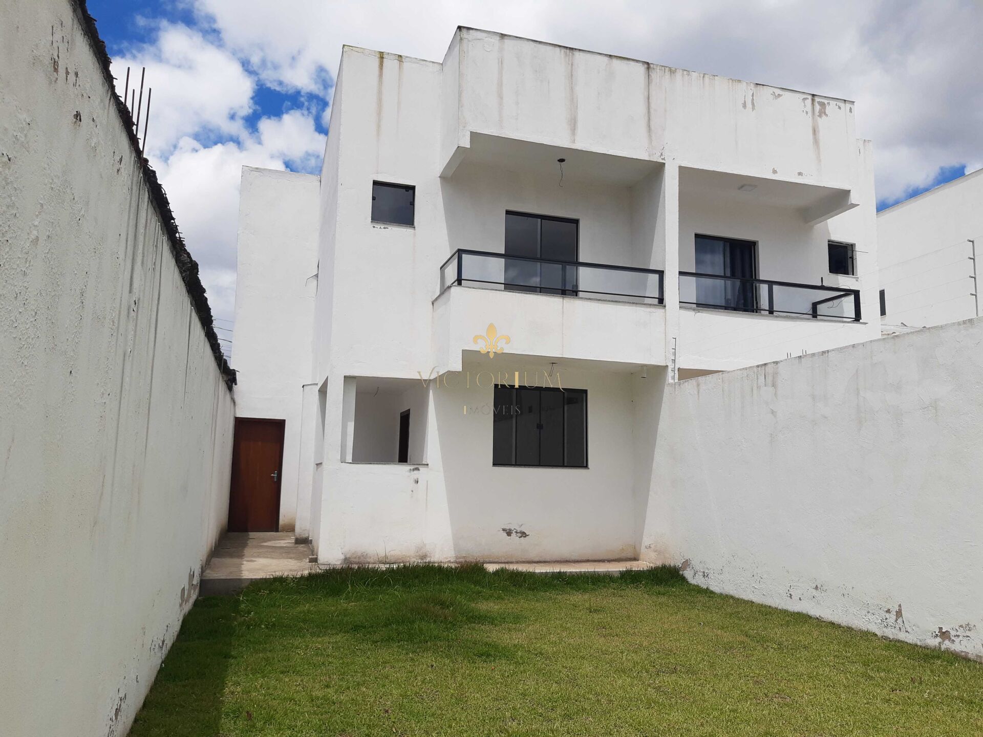 Casa à venda com 2 quartos, 85m² - Foto 1