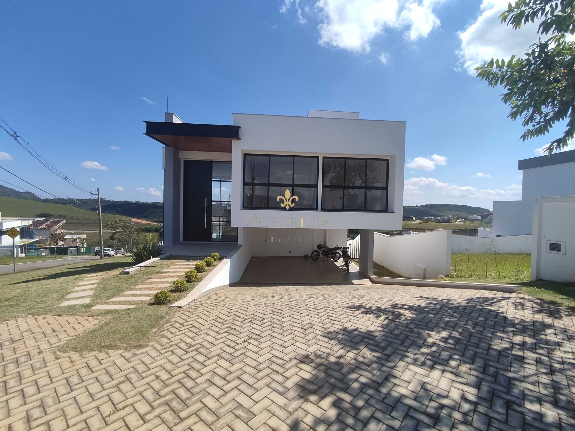 Casa de Condomínio à venda com 4 quartos, 350m² - Foto 2