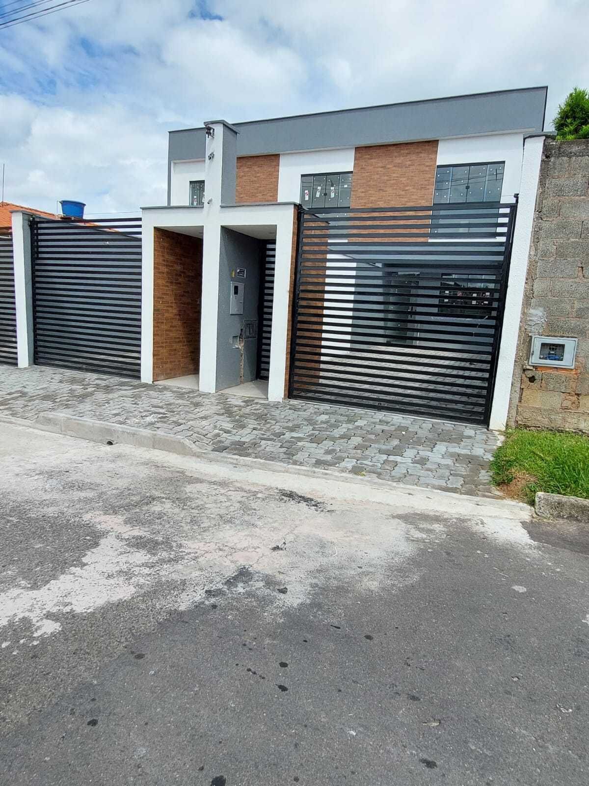 Casa à venda com 3 quartos, 118m² - Foto 1