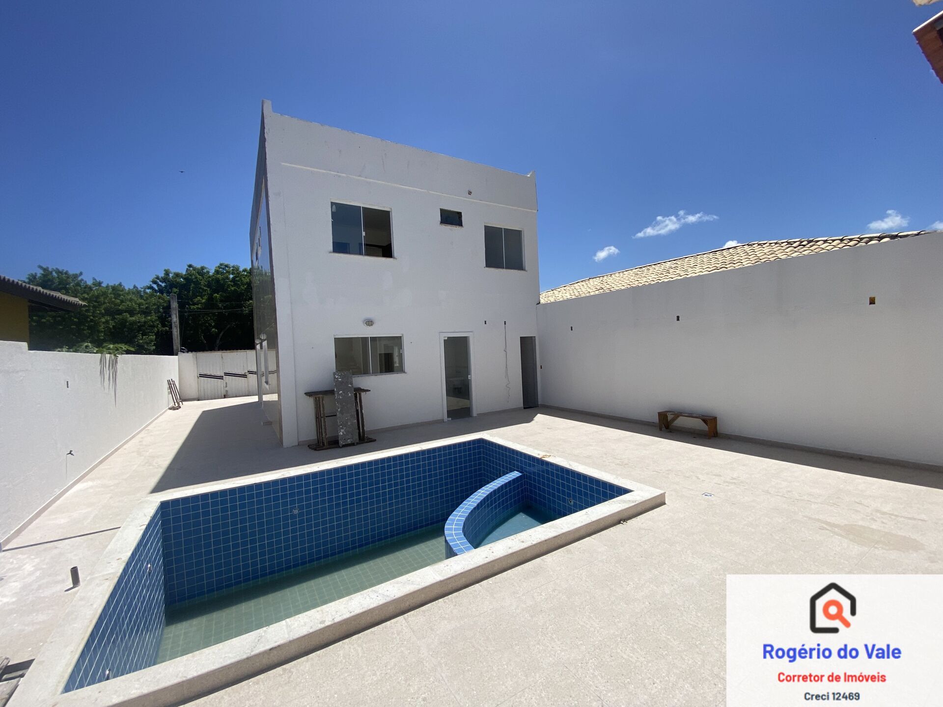 Casa de Condomínio à venda com 5 quartos, 215m² - Foto 1