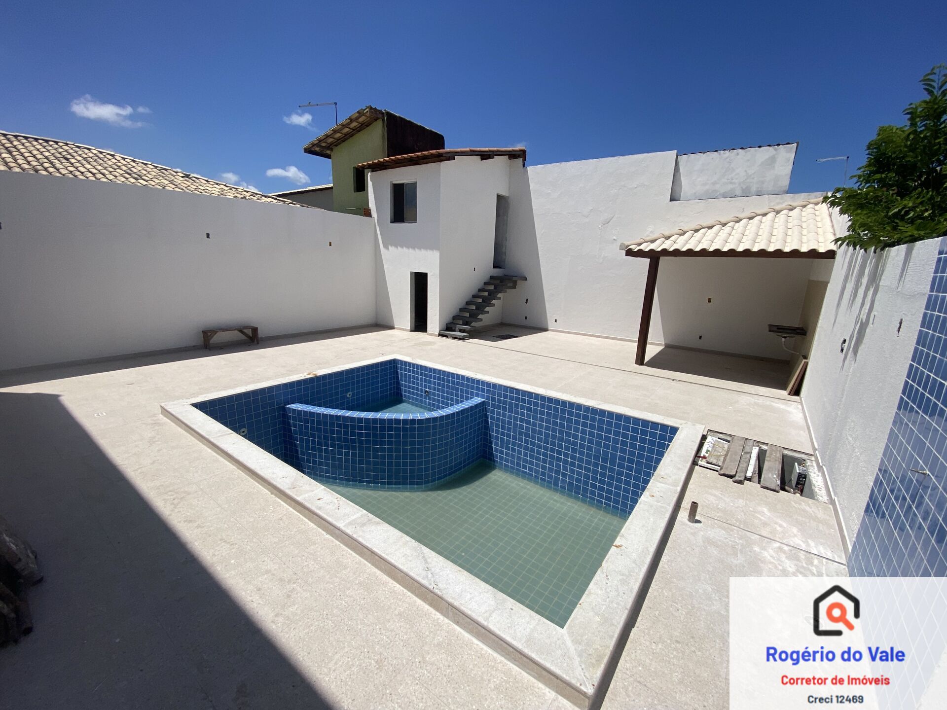 Casa de Condomínio à venda com 5 quartos, 215m² - Foto 3