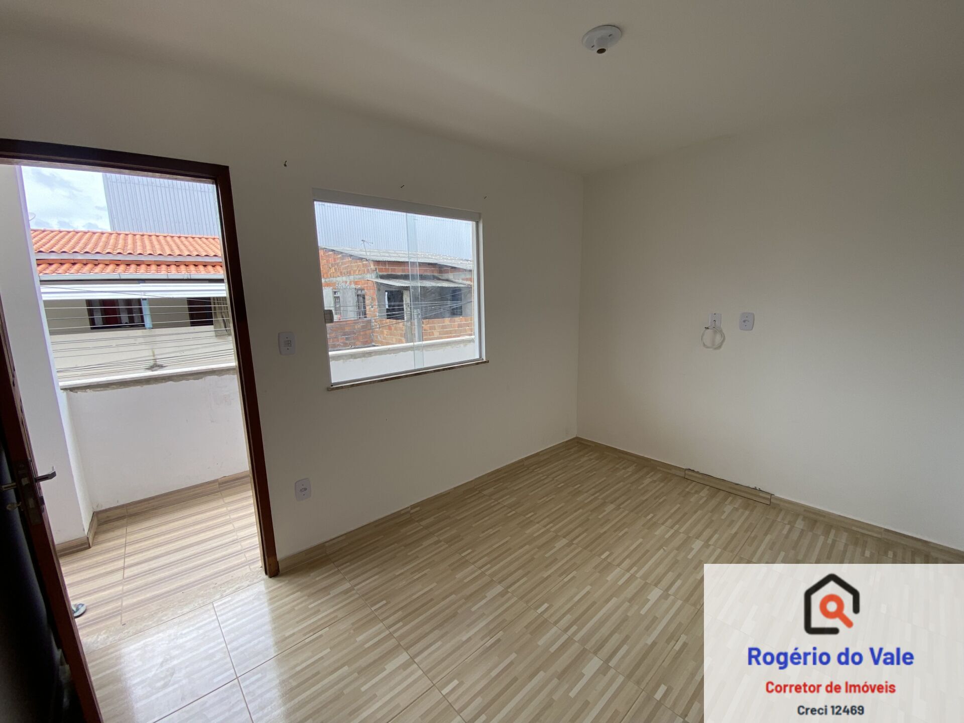 Casa à venda com 2 quartos, 65m² - Foto 1