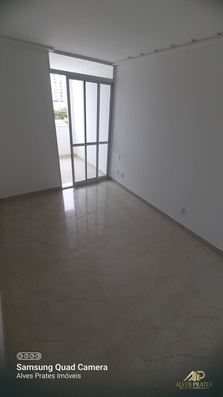 Apartamento à venda com 2 quartos, 61m² - Foto 5