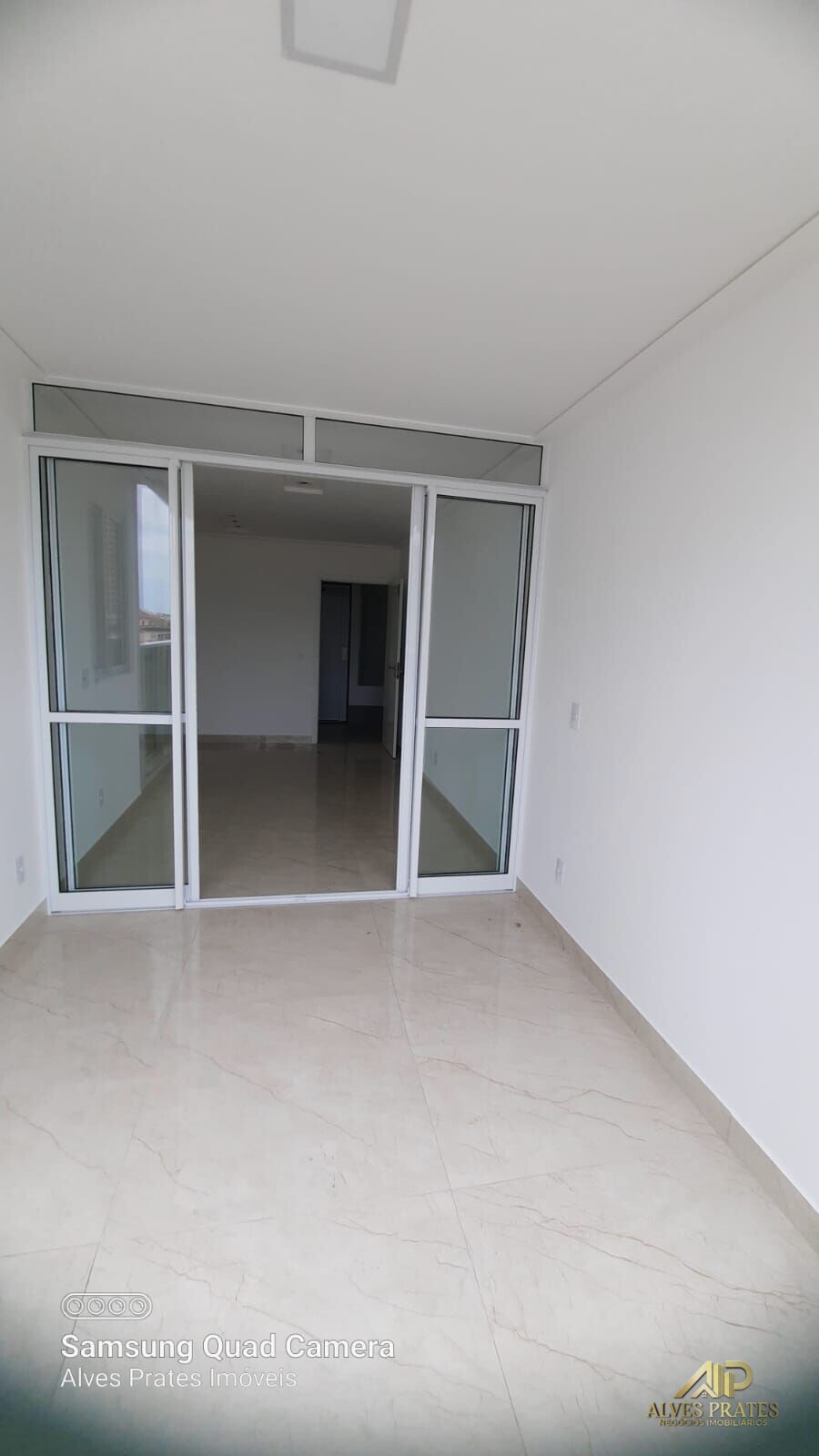 Apartamento à venda com 2 quartos, 61m² - Foto 3