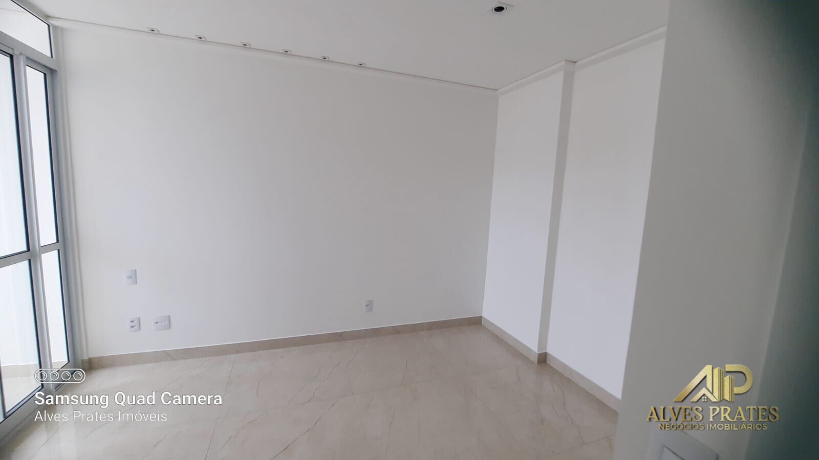 Apartamento à venda com 2 quartos, 61m² - Foto 6