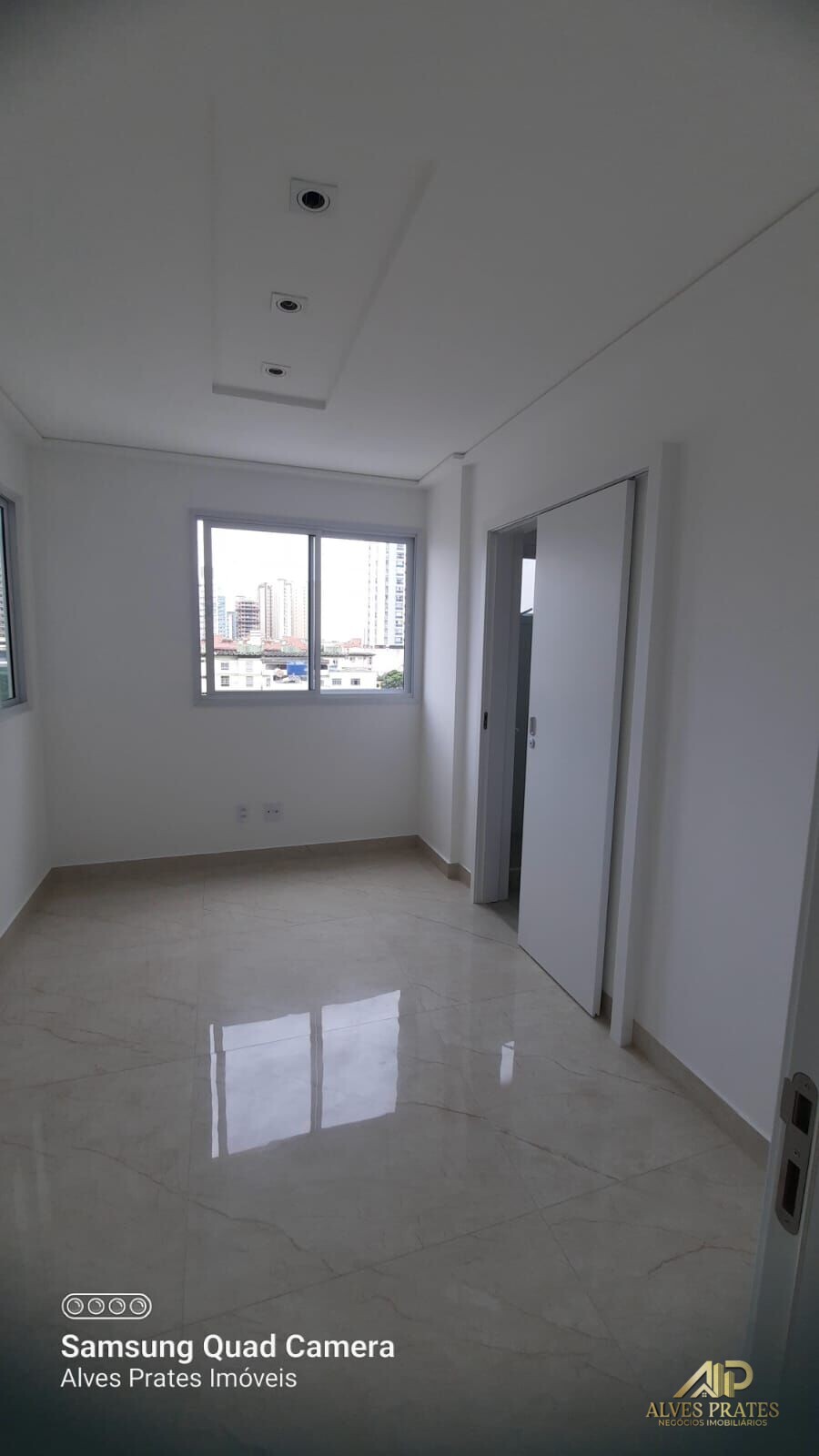 Apartamento à venda com 2 quartos, 61m² - Foto 4