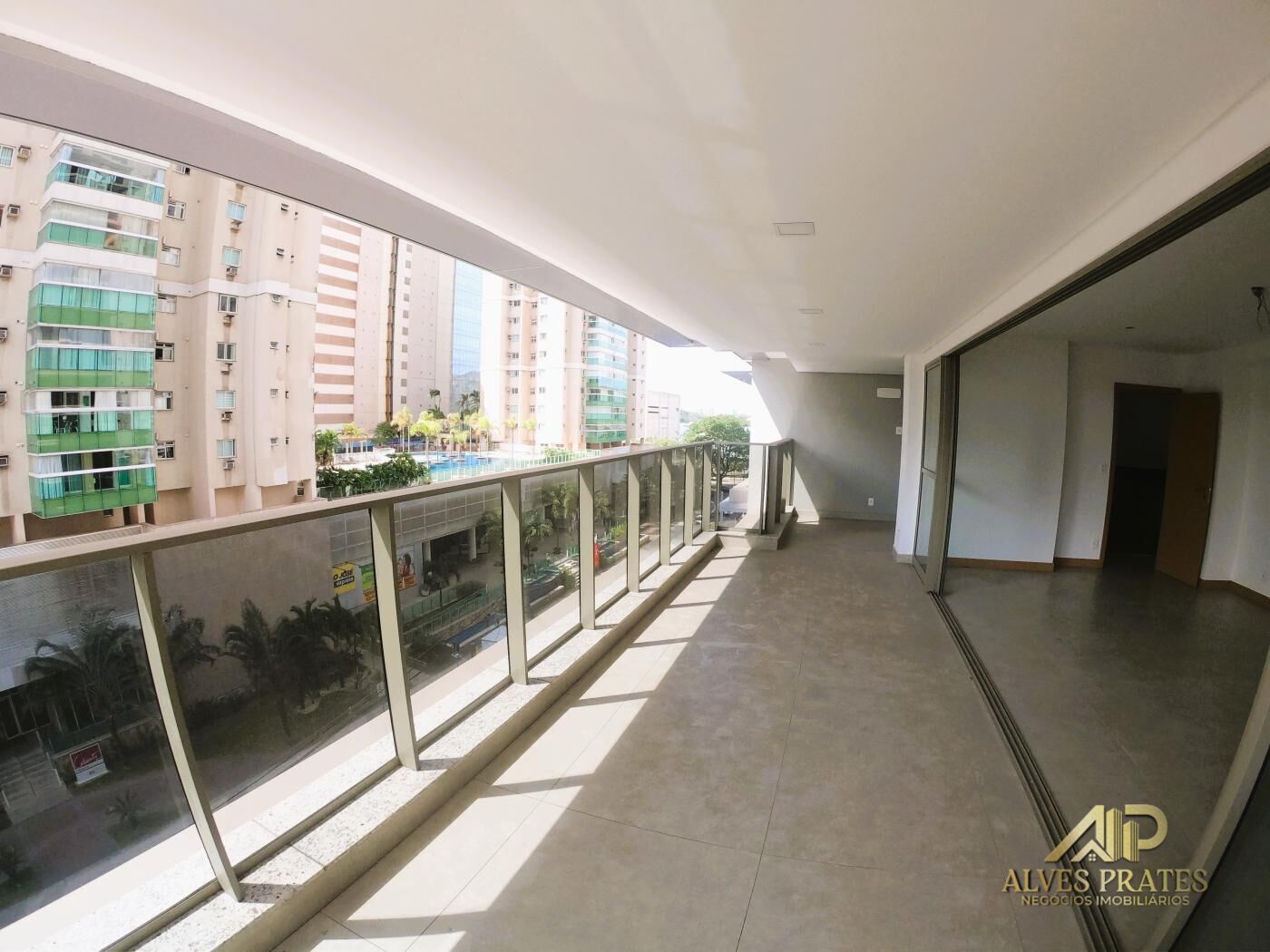 Apartamento à venda com 4 quartos, 171m² - Foto 2