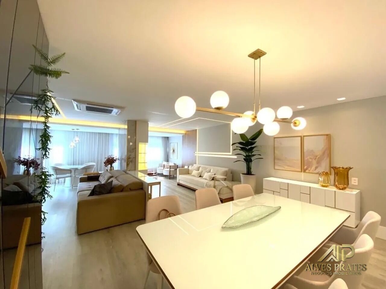 Apartamento à venda com 3 quartos, 150m² - Foto 2