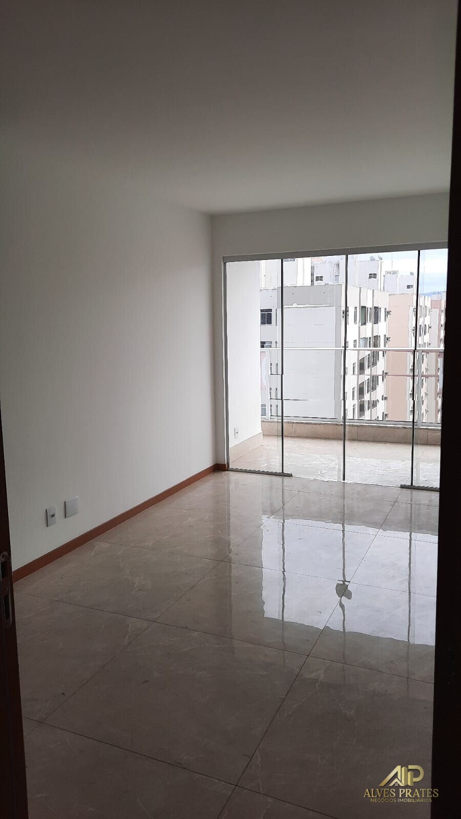 Apartamento à venda com 2 quartos, 60m² - Foto 4