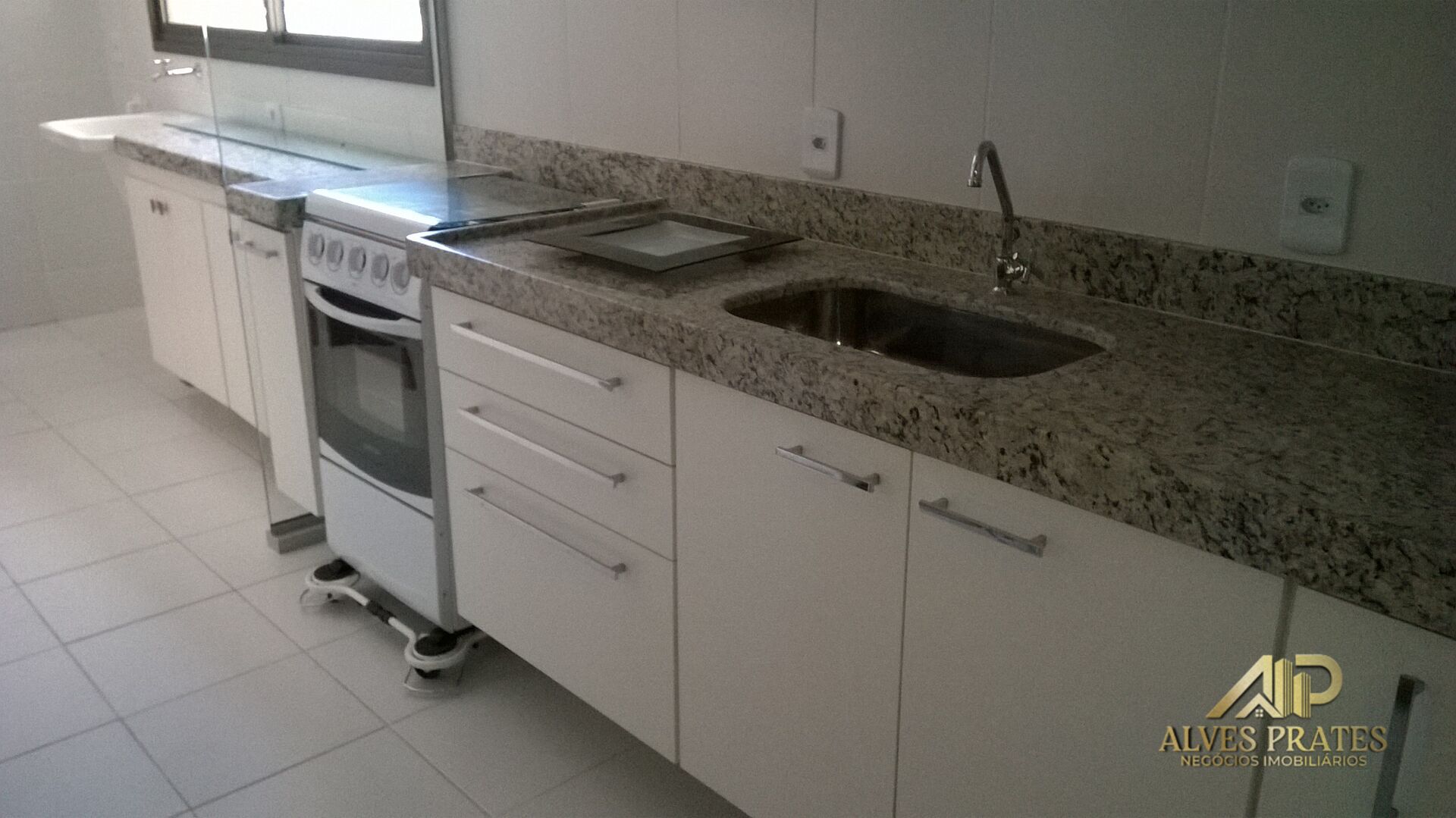 Apartamento à venda com 3 quartos, 107m² - Foto 18